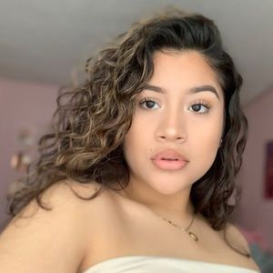 Meet your Posher, Ana